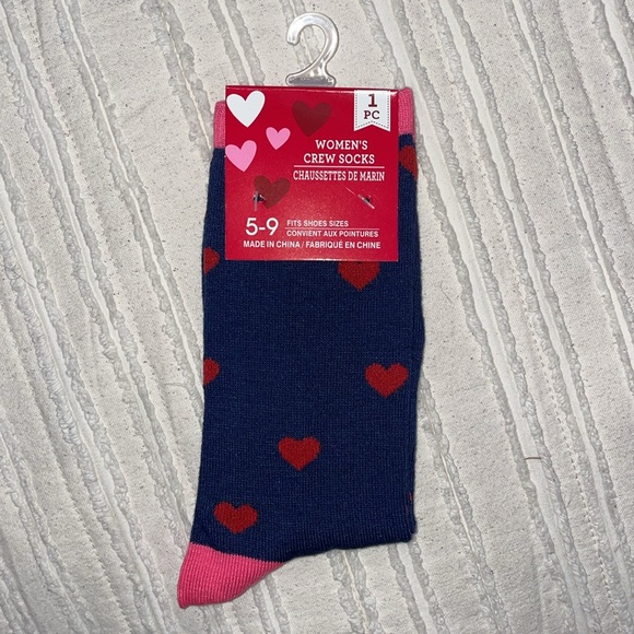 *3/$15* Valentine's Day Novelty Crew Socks.  Adorable Valentines Socks NWT - Picture 7 of 7